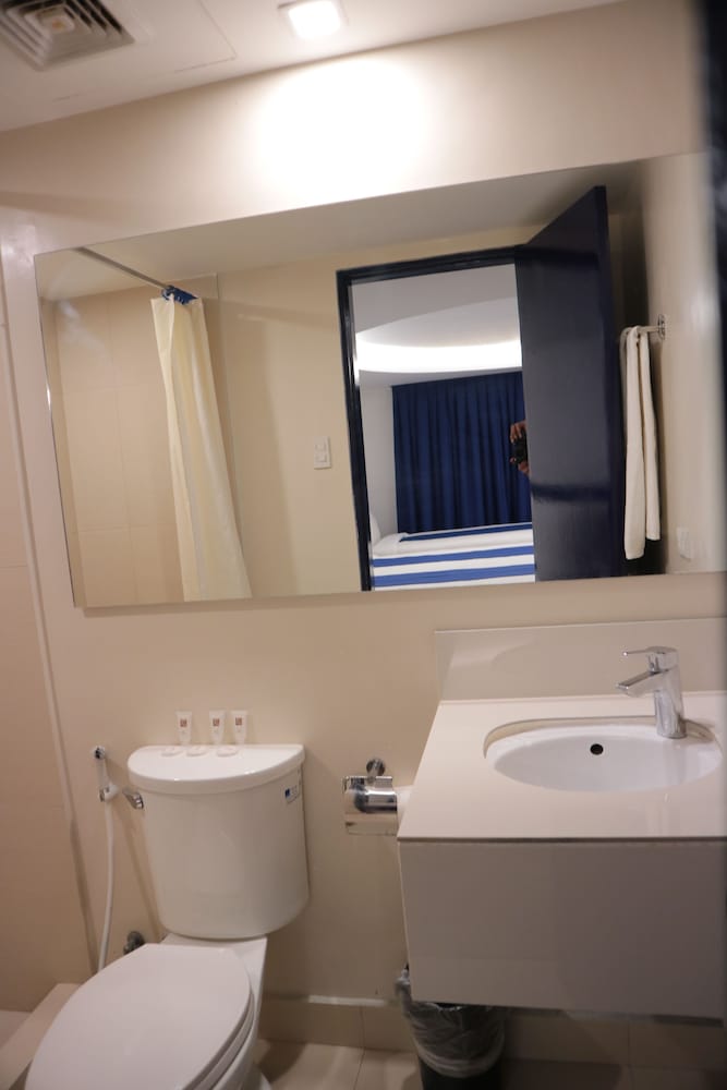 Gt Hotel Jaro 17/40