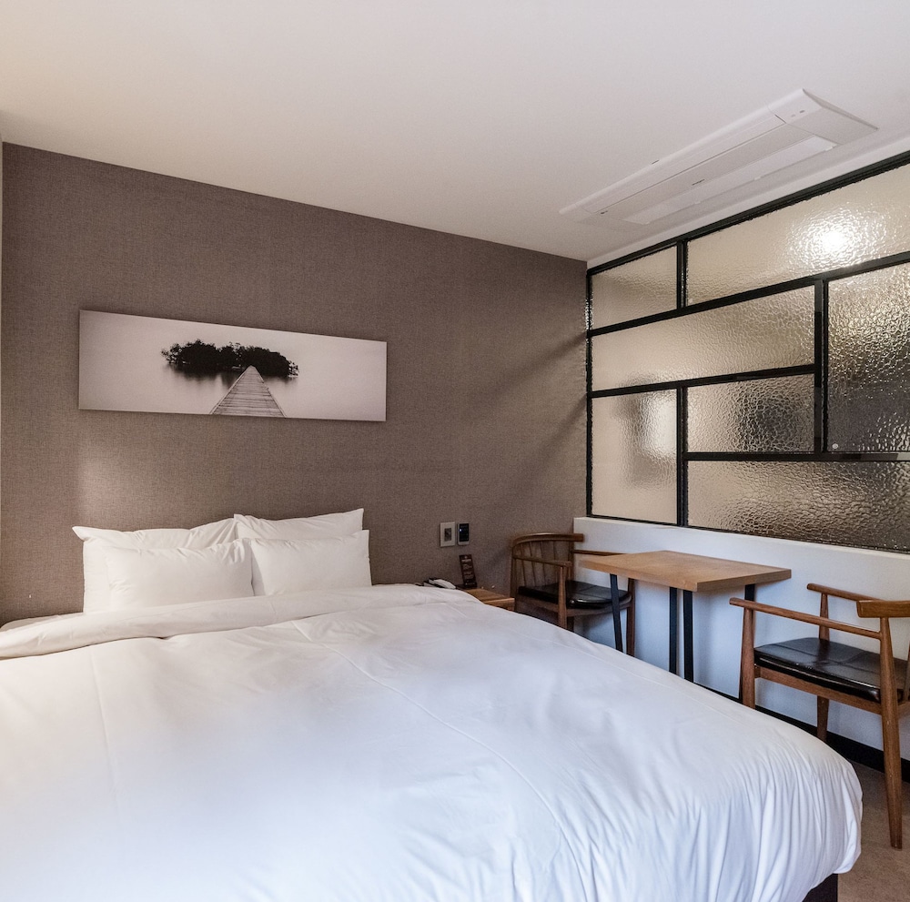 Hotel Marcher 17/76