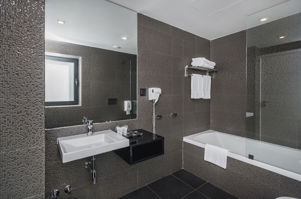 Essence Inn Marianos 25/67
