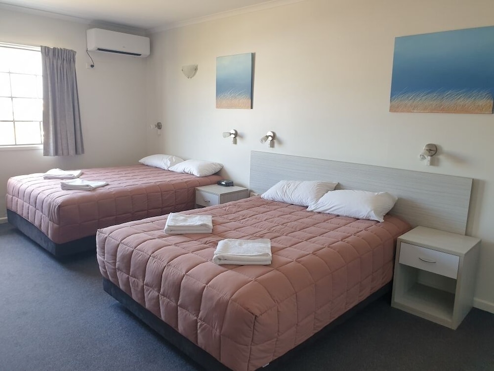 Shakespeare Motel 28/50
