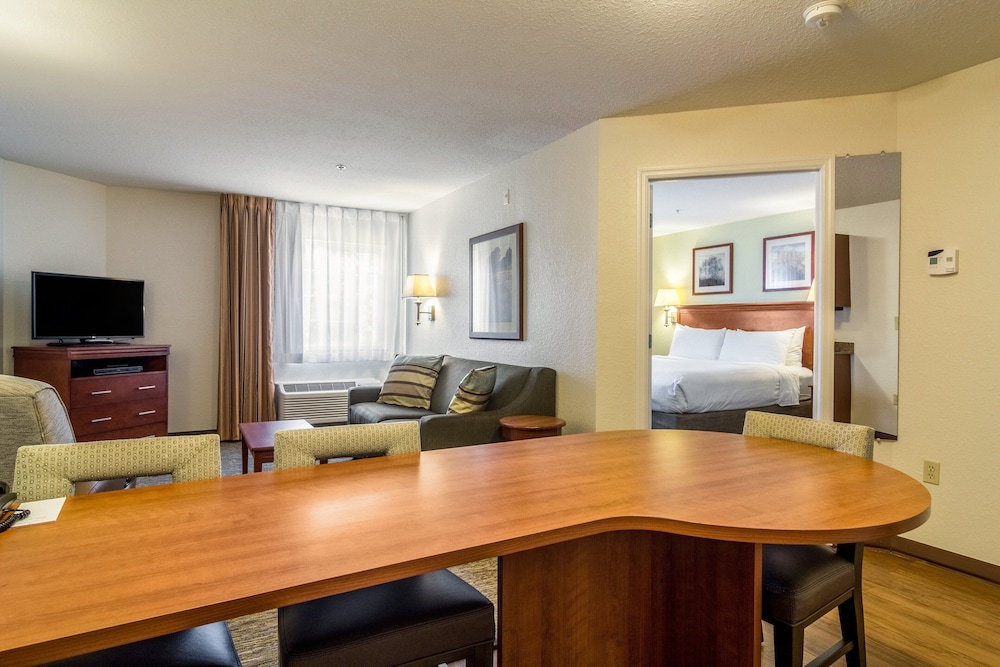Candlewood Suites Jacksonville East Merril Road 12/66