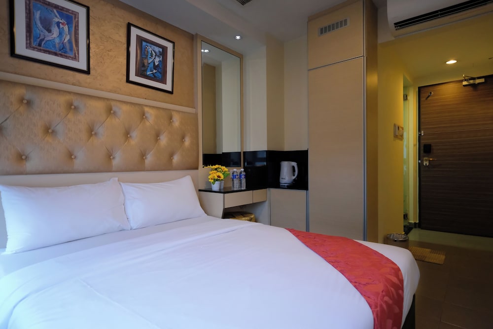 DELUXE, QUEEN BED