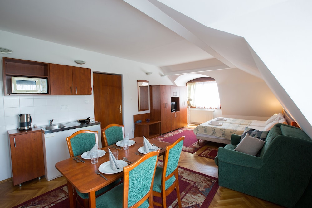 Helios Hotel Pension 39/73