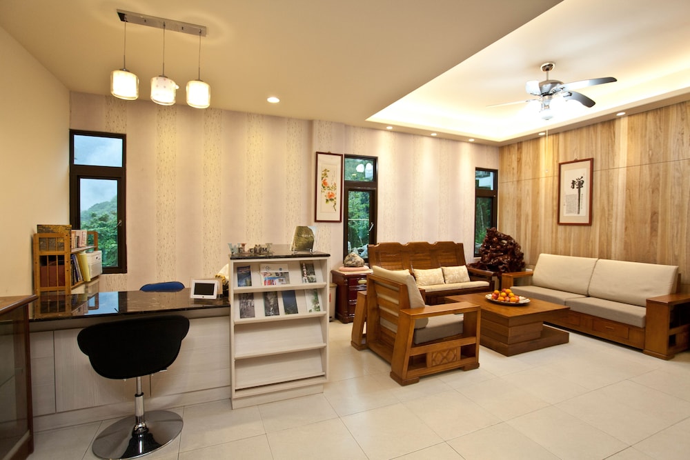 Li Wu Zuo Can B&amp;B 49/71