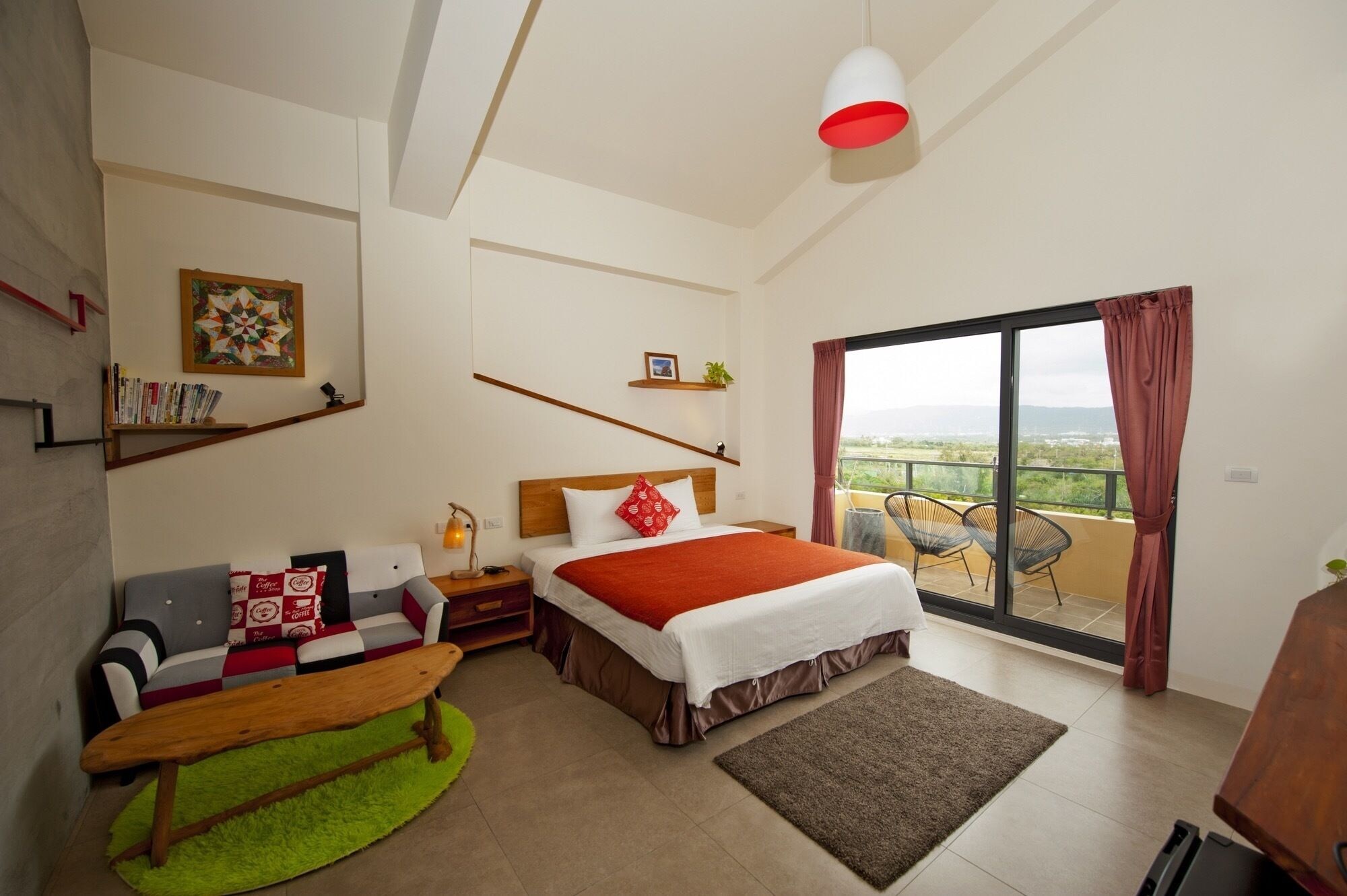 ROOM, KING BED, BALCONY