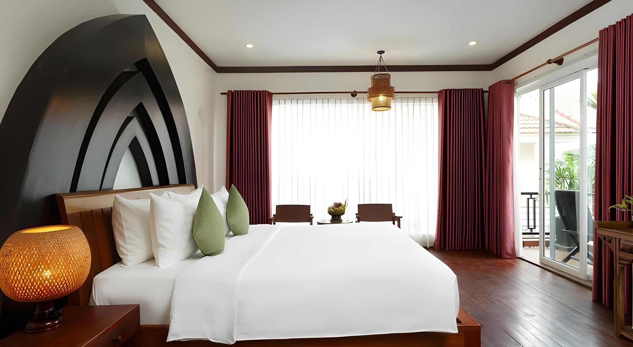 Superior, Double Bed, Pool View
