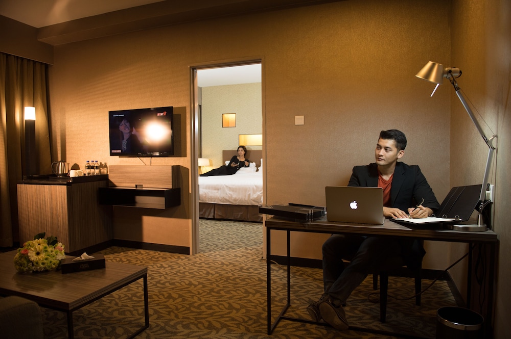Grand Alora Hotel 41/49