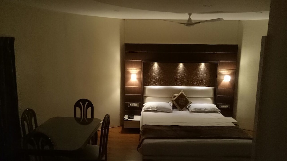 Hotel Tapovan 7/27