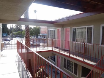 The Flamingo Motel 10/38