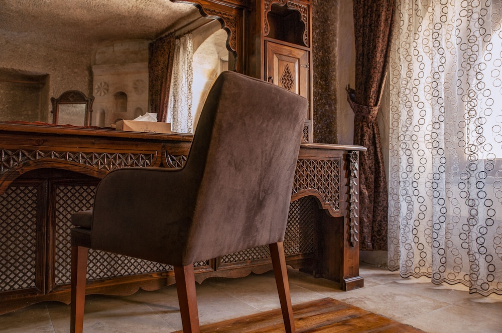 Ottoman Cave Suites 38/77