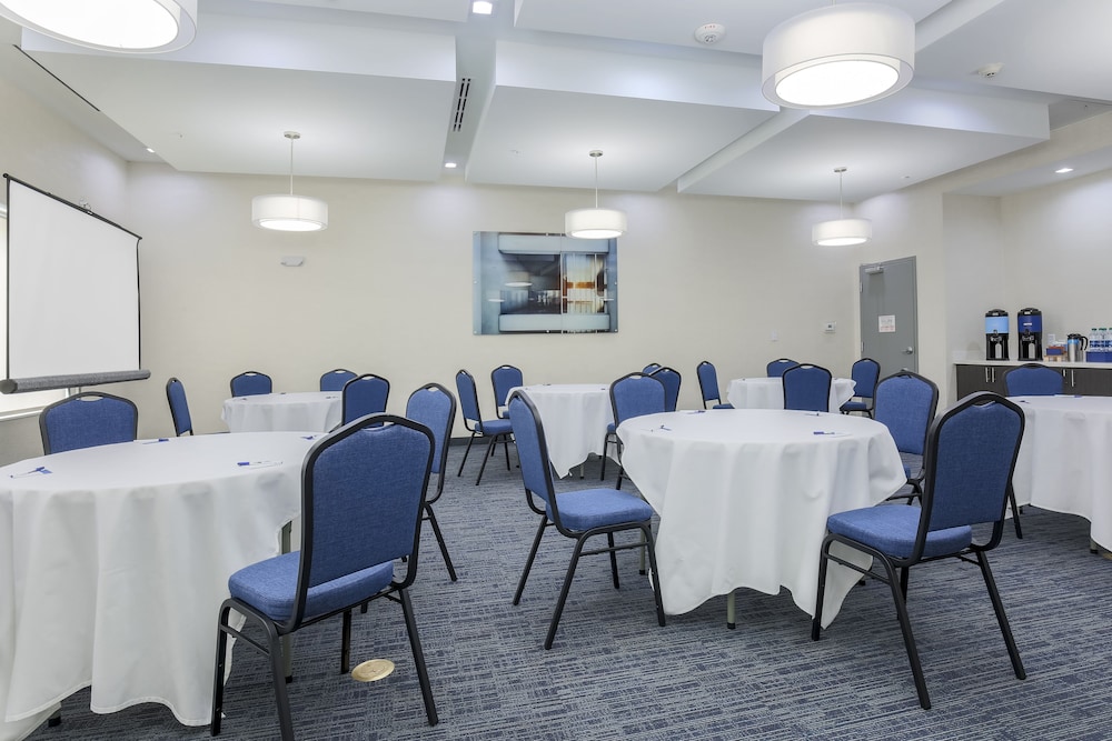Holiday Inn Express Suites Houston Se Airport Area 59/71