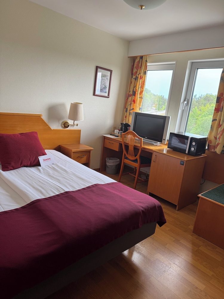 ROOM, SINGLE