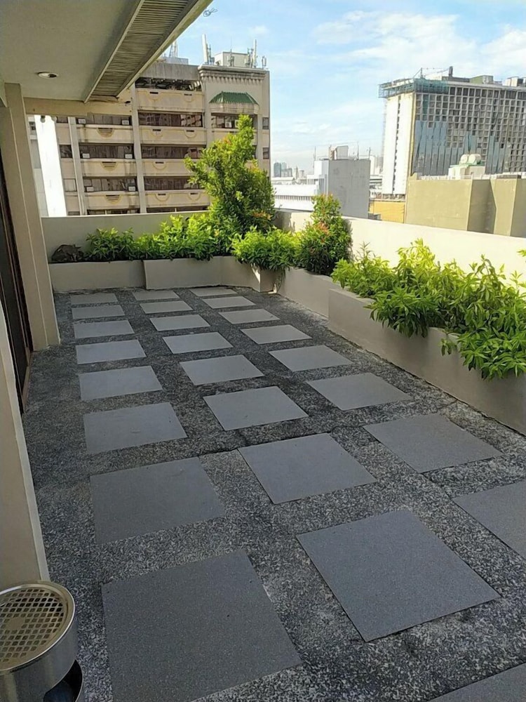 City Garden Suites Manila 64/69