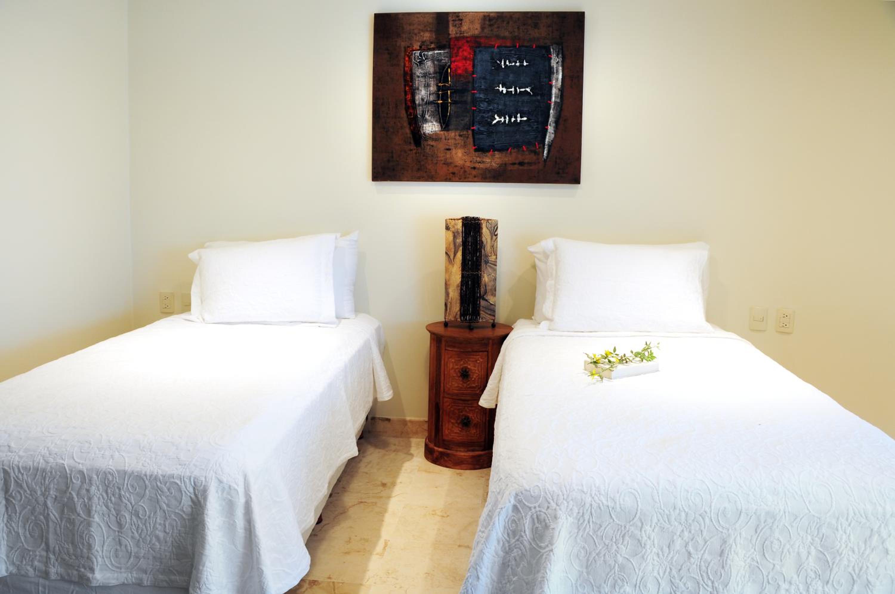 2 Bedrooms, Penthouse, Suite, King and Twin Beds, Partial Sea View