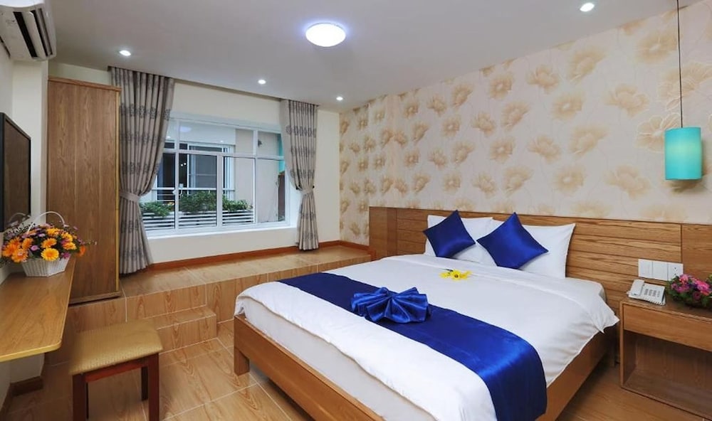 DELUXE, DOUBLE BED