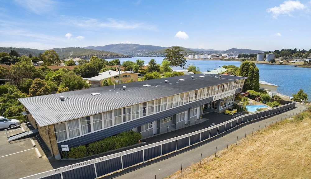 Waterfront Lodge Motel 4/70