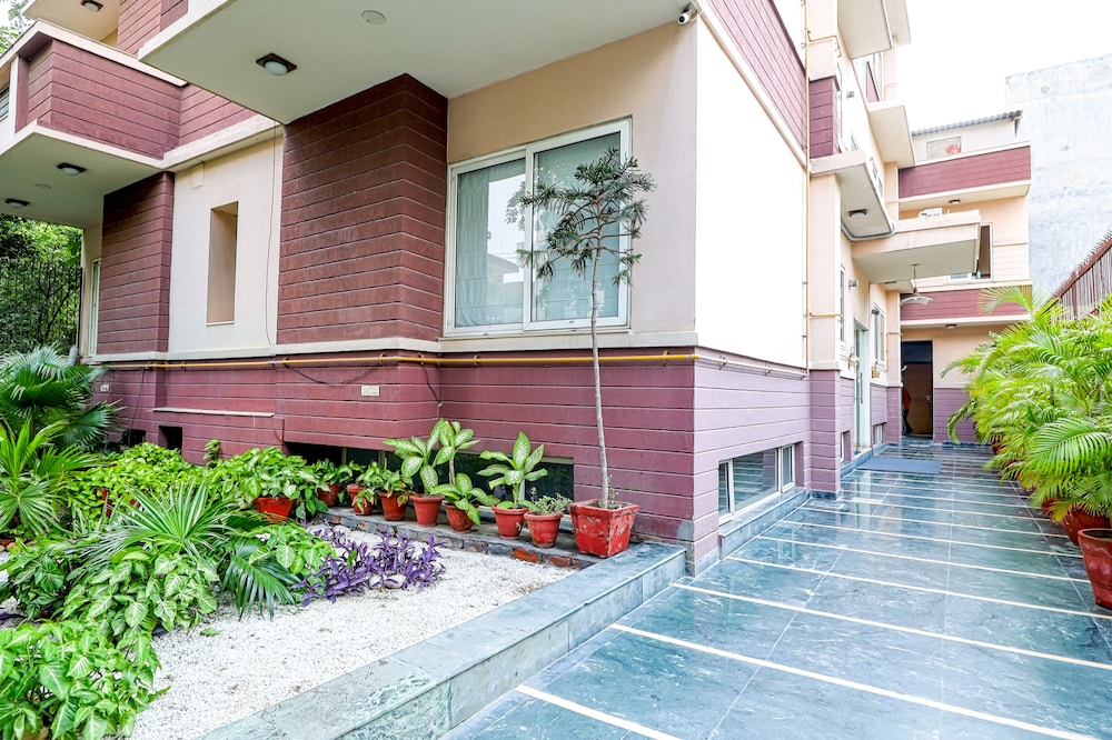 Ahuja Residency Sector 44 Noida 4/39