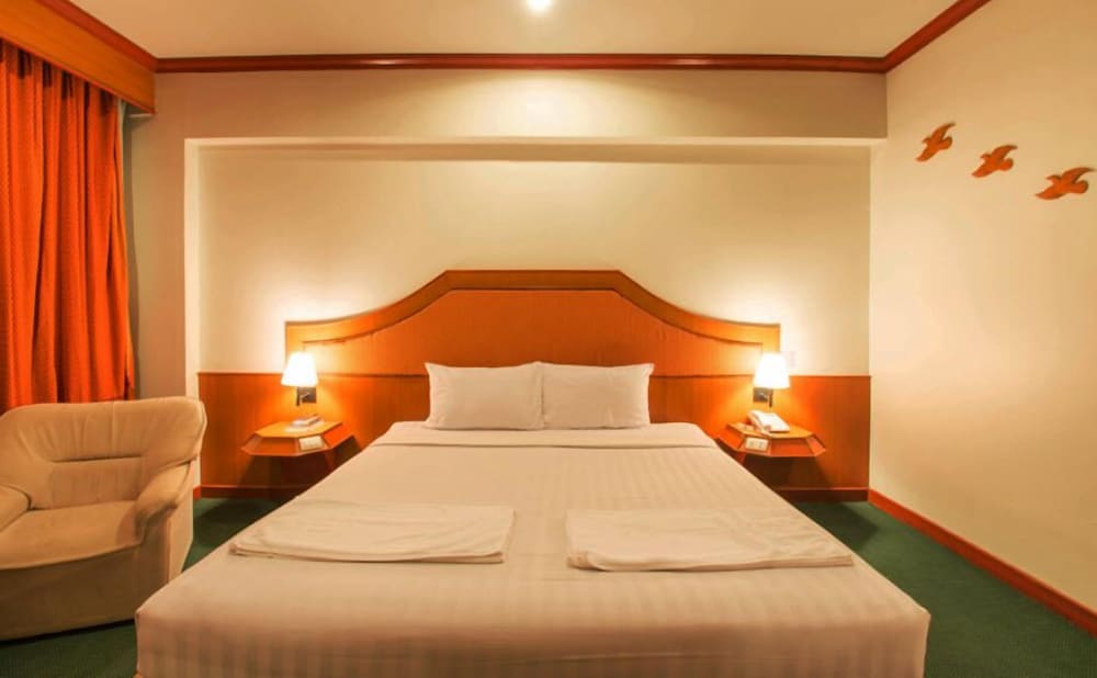 Thepnakorn Hotel 8/48