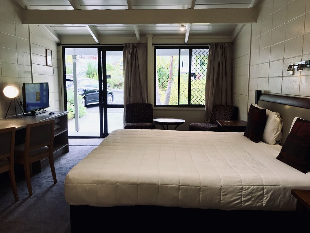 Bounty Motel 12/79