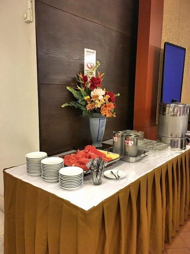 Hadyai Golden Crown Hotel 9/58