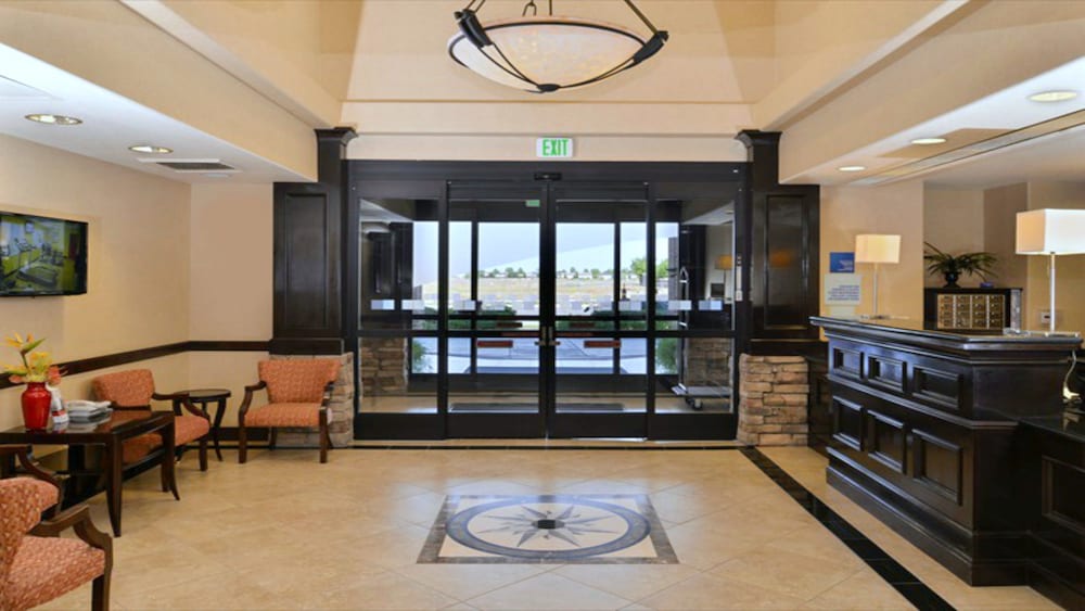 Holiday Inn Express Hotel & Suites Lincoln-Roseville Area 45/71