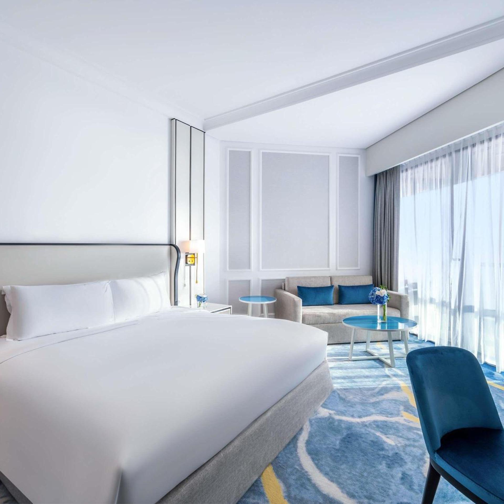 Superior, King Bed, Partial Sea View, Pool Access