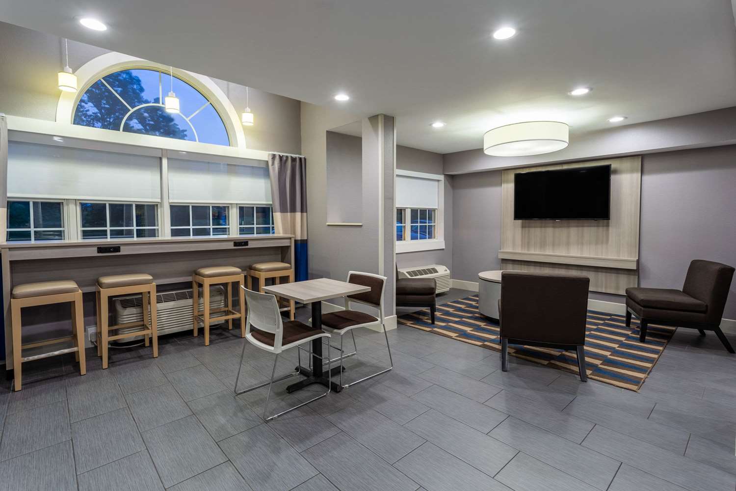 Microtel Inn And Suites Bethel 14/28