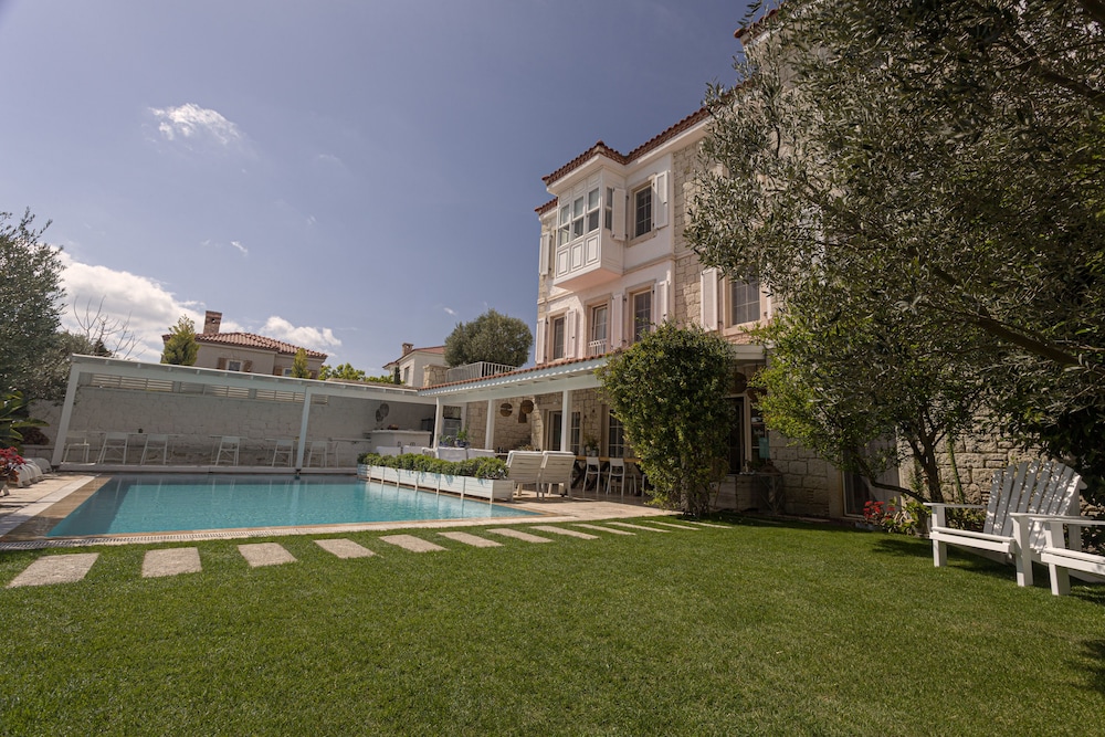 Peremere Alacati Hotel 40/50