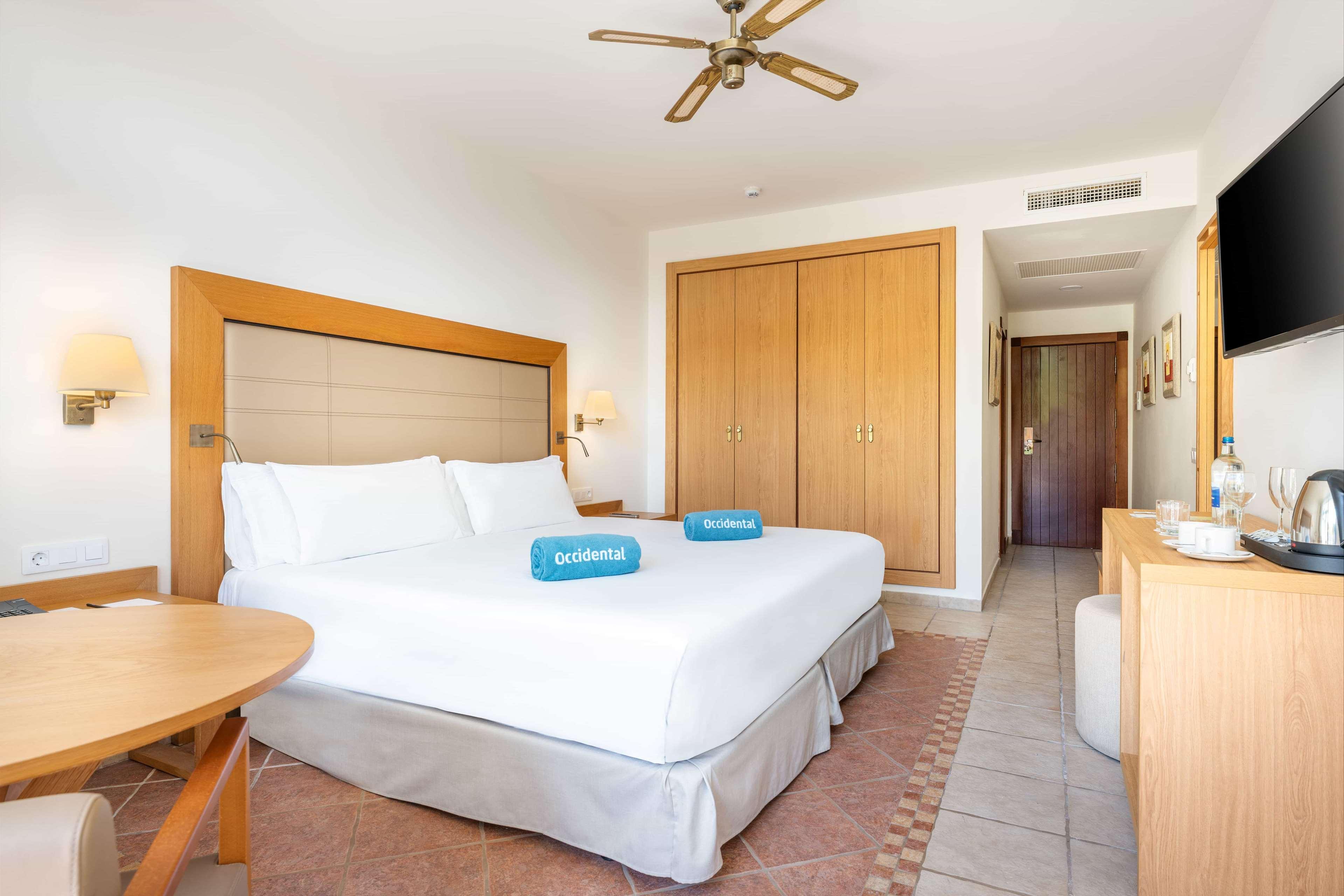 Deluxe, Double or Twin Bed, Sea View