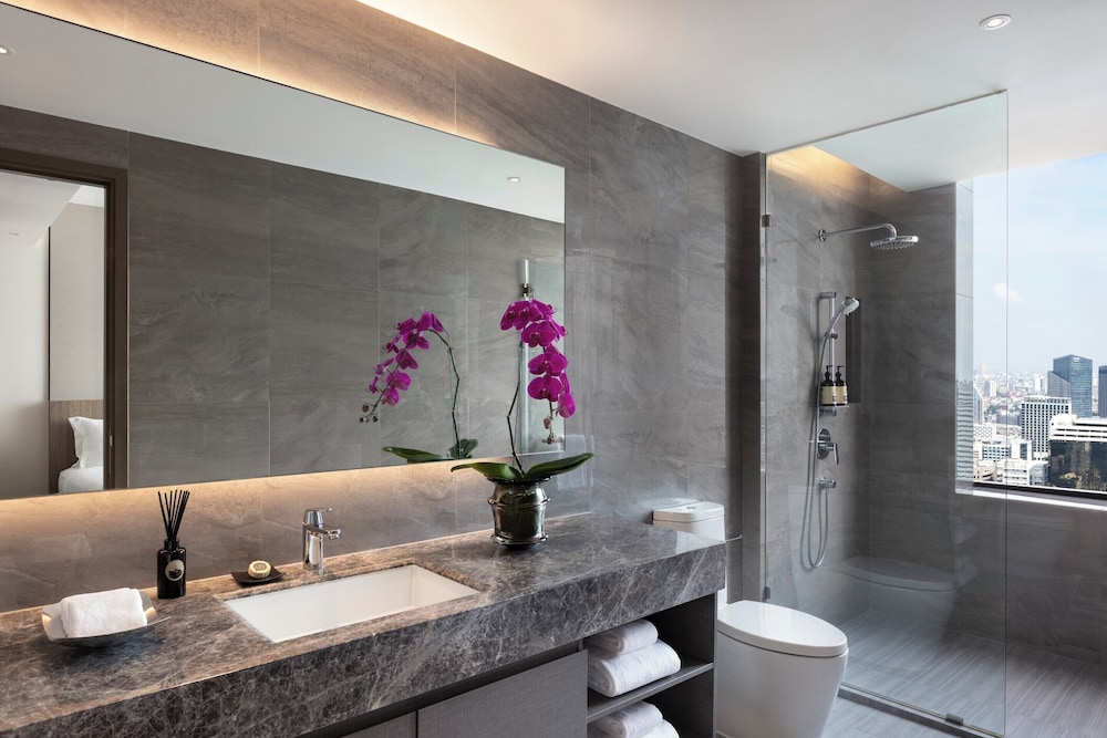 غرفة بريميير بسرير كينج وسرير كوين بغرفتي نوم، Ascott Embassy Sathorn 3/4