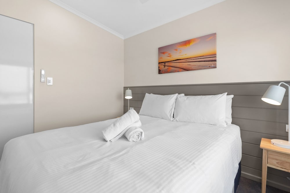 2 Bedrooms, Deluxe, Cabin, 2 Bunk Beds, Queen Bed