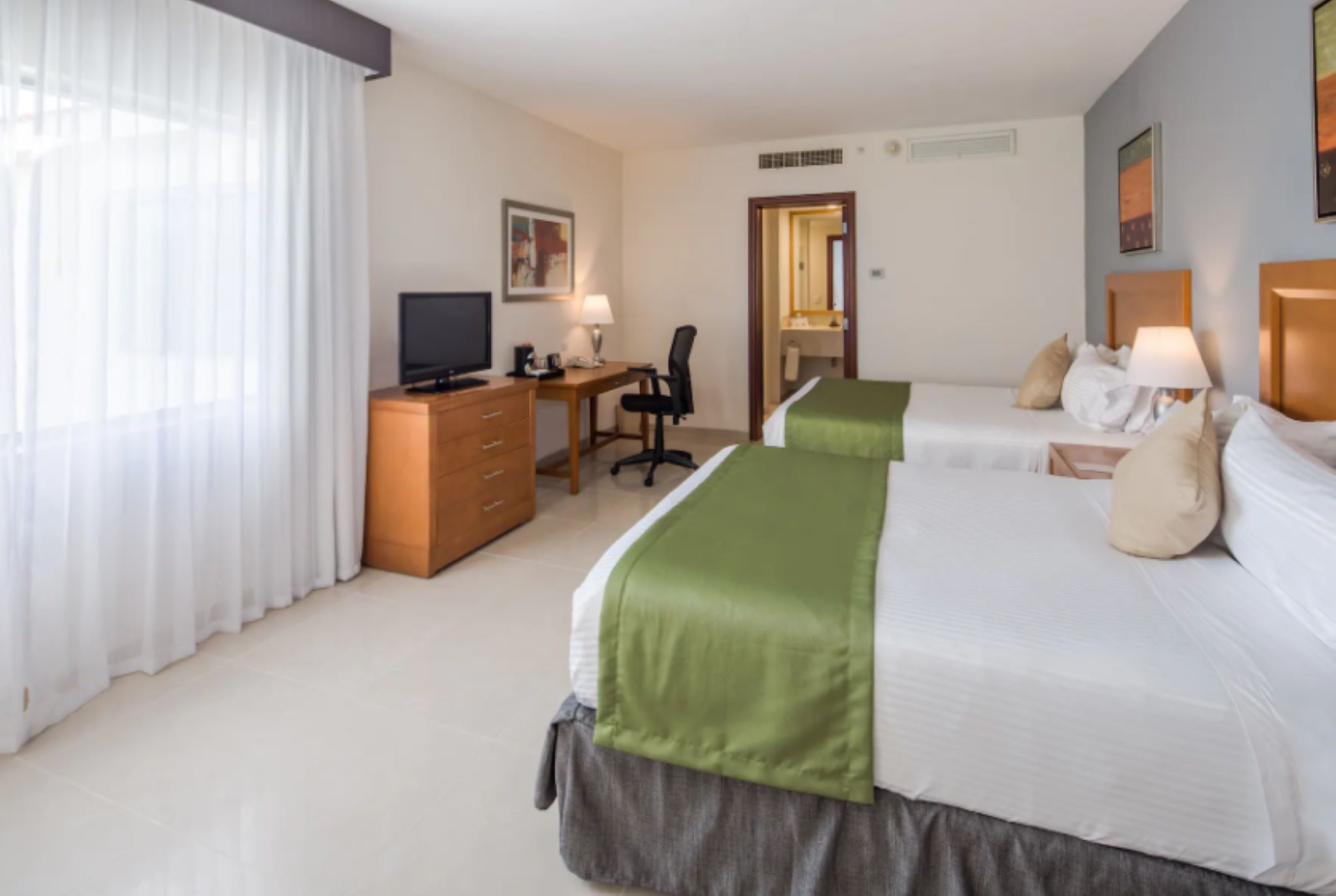 Superior, Queen Bed
