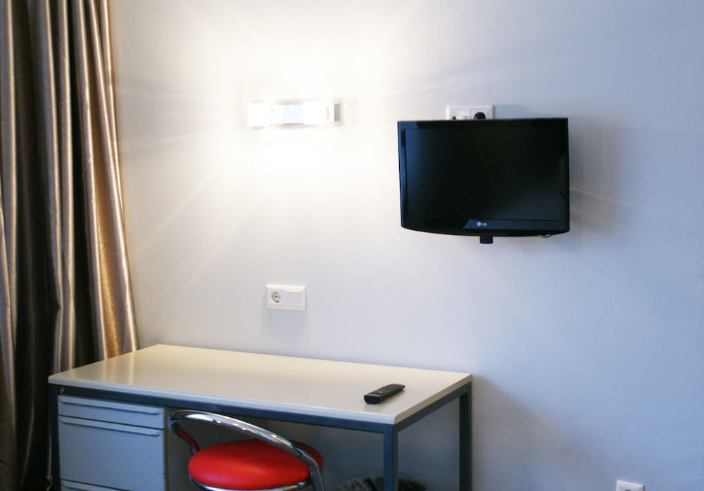 Bahn Hotel Dusseldorf 37/41
