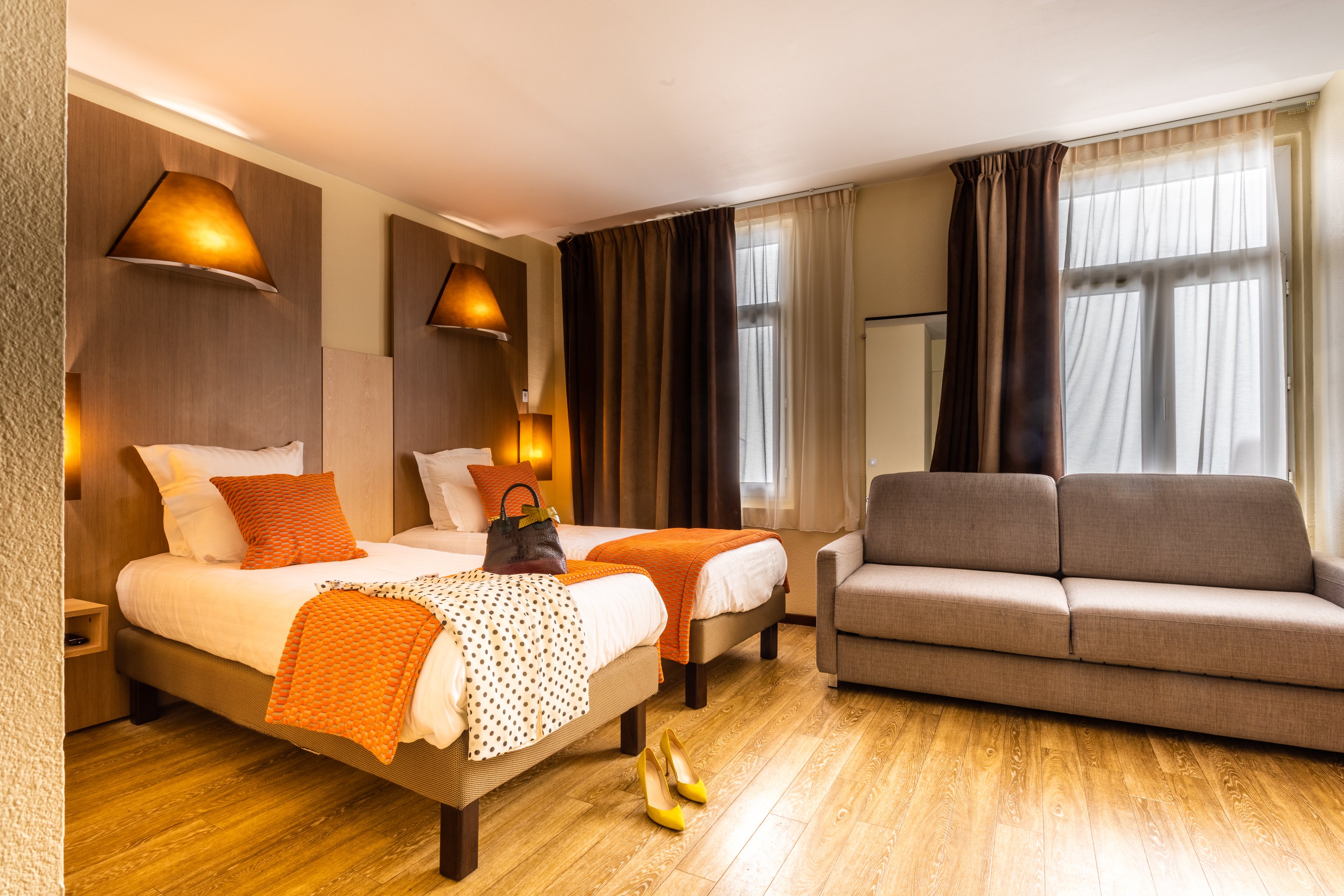 HOTEL CARRE VIEUX PORT 6/24