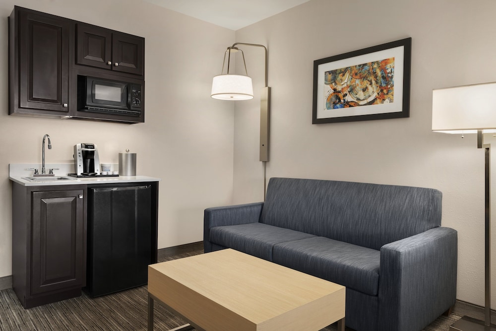 Holiday Inn Express & Suites Charleston - Mount Pleasant 26/37