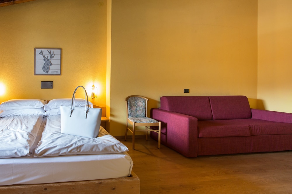 Angelica Hotel 49/64