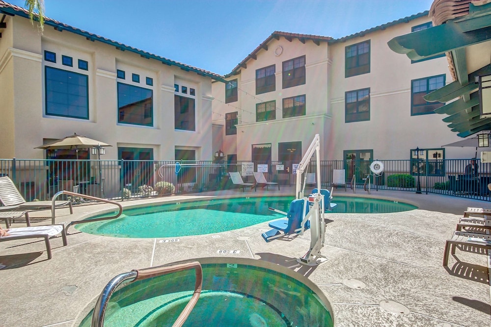 Hampton Inn & Suites Goodyear 3/69