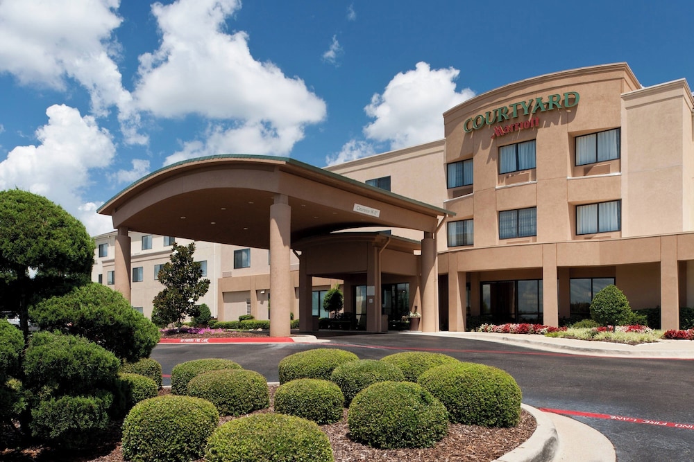 Courtyard Texarkana 8/56