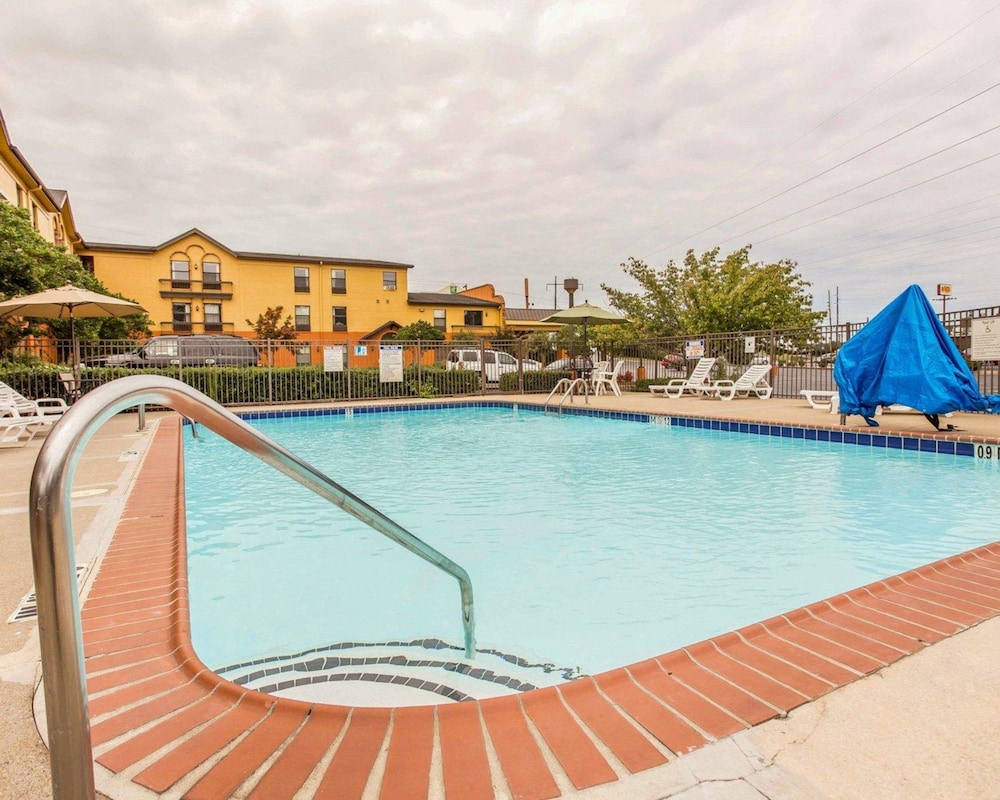Quality Inn Marietta near Dobbins ARB 5/37