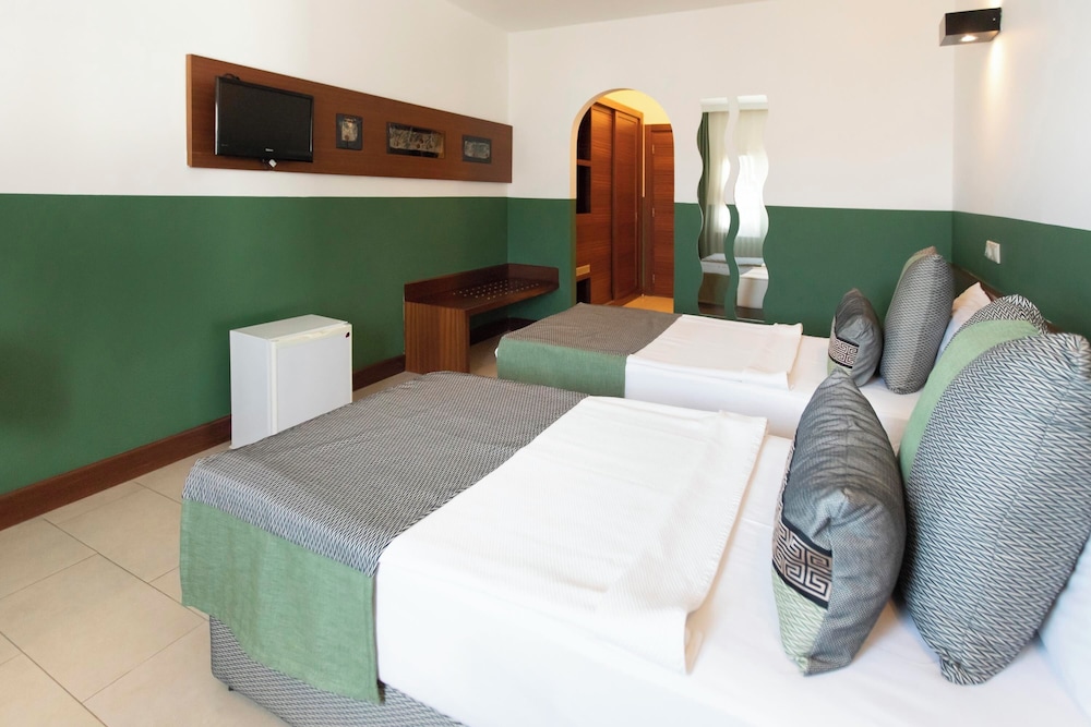 Magna Manastir Hotel 23/79