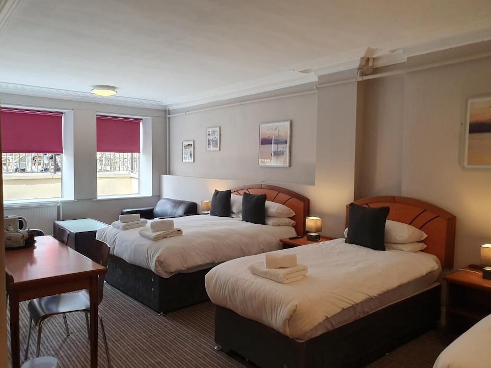 The York Hotel 28/49