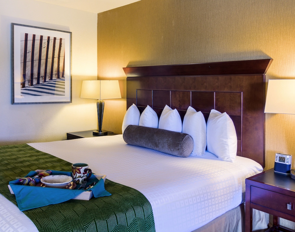 Best Western Plus Carpinteria Inn 12/42