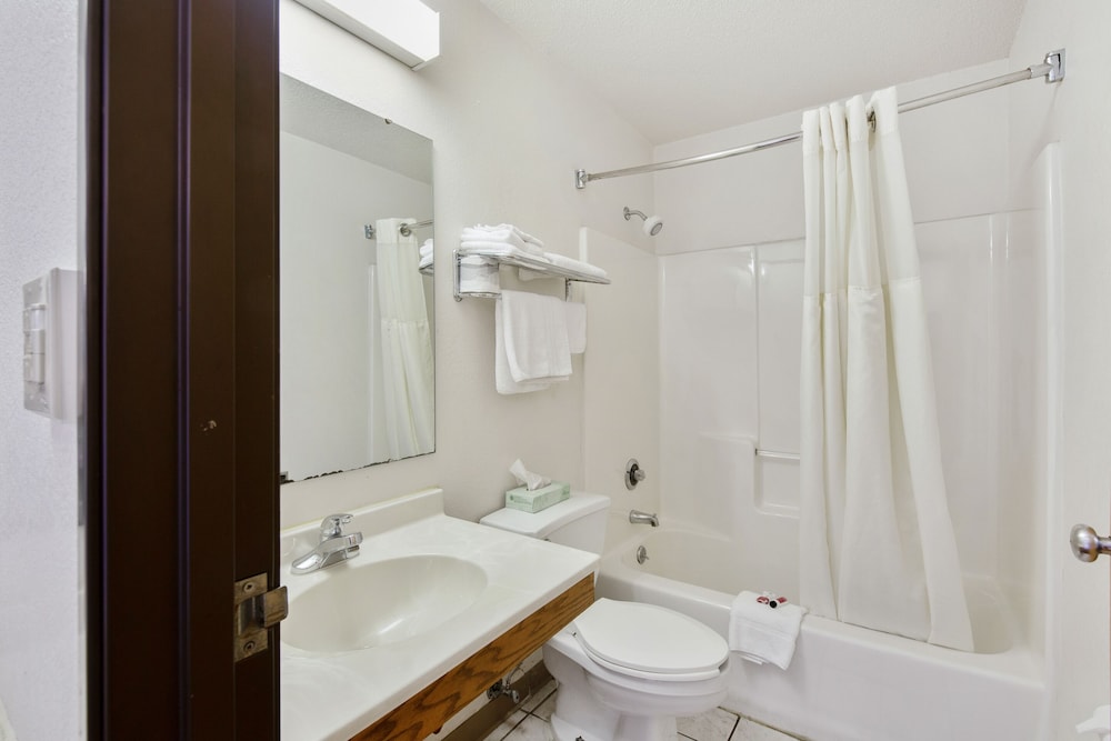 OYO Hotel Portage I-94 16/39