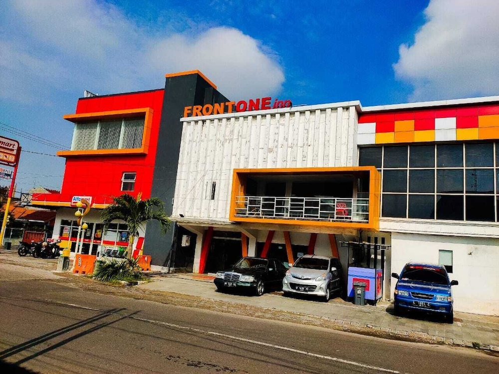 Front One Inn Sidoarjo 1/20