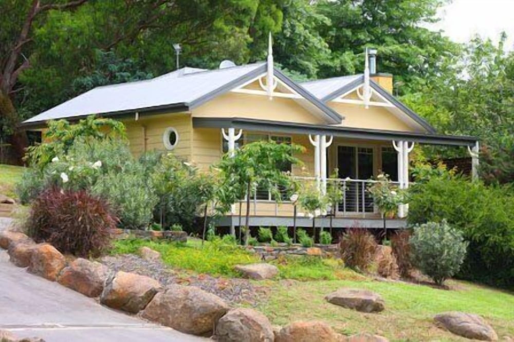 3 KINGS BED AND BREAKFAST 3/24