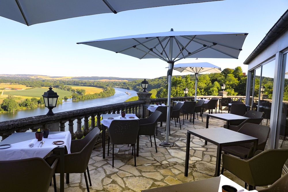 Domaine De La Corniche 55/73
