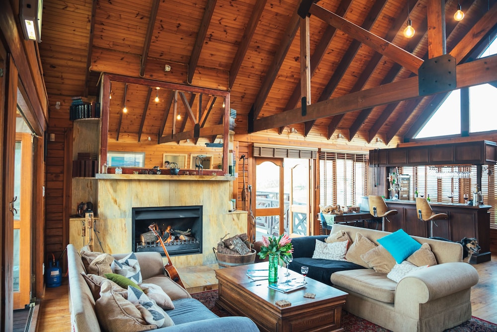 The Log Cabin 31/50
