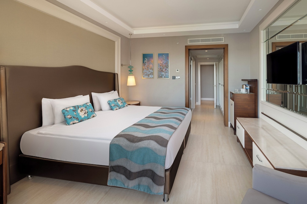Main, Suite, Queen Bed
