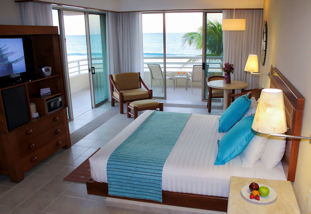 GR Solaris Lighthouse Los Cabos 40/73