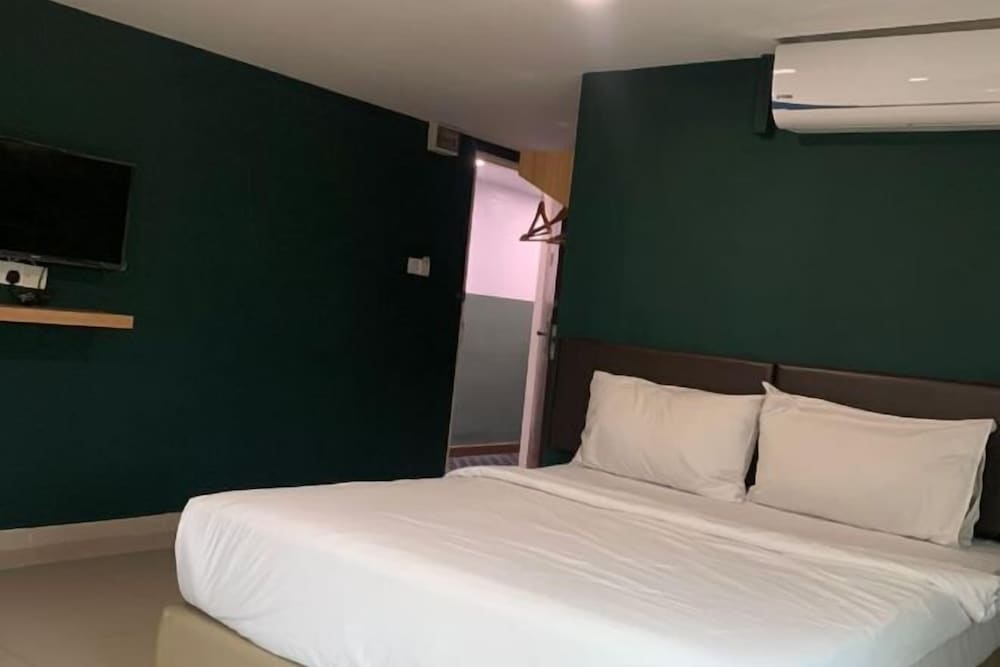 Room V @ Jalan Megat by ZUZU 13/29